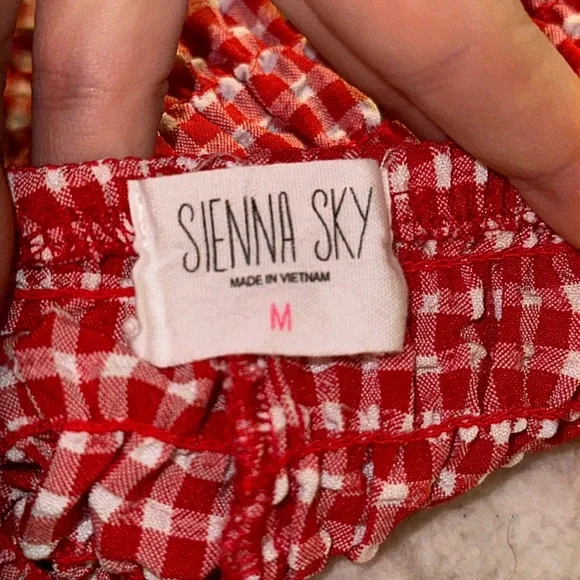 Checkered ribbed stretch ruffled bottom skirt  ❤️🤍 - Picture 6 of 7